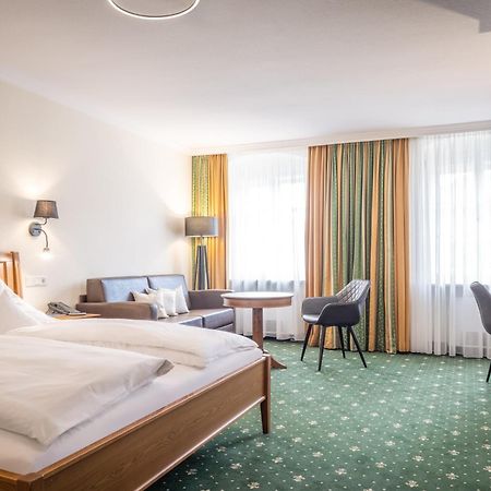 Hotel-Gasthof Hoettl Дегендорф Екстериор снимка