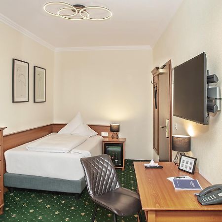 Hotel-Gasthof Hoettl Дегендорф Екстериор снимка