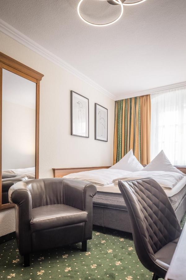 Hotel-Gasthof Hoettl Дегендорф Екстериор снимка