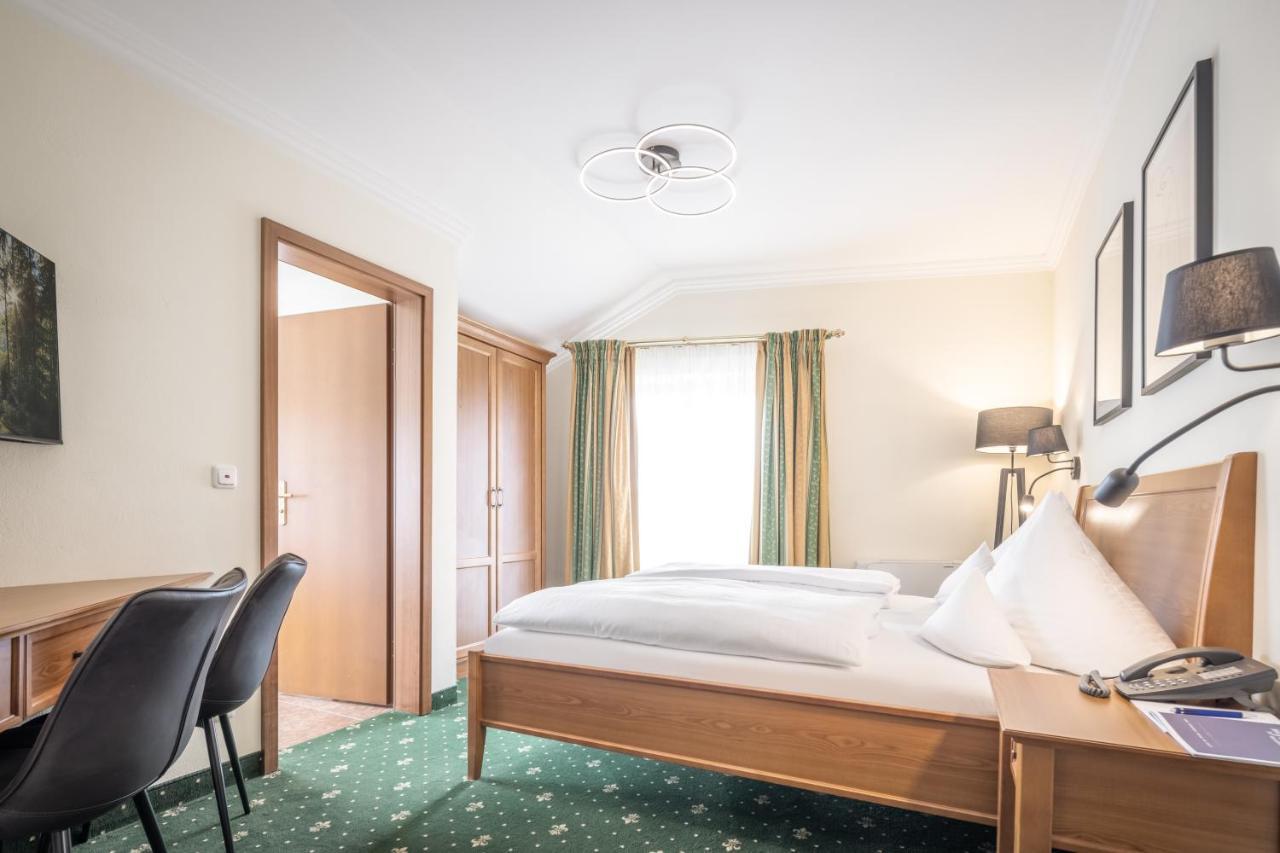 Hotel-Gasthof Hoettl Дегендорф Екстериор снимка
