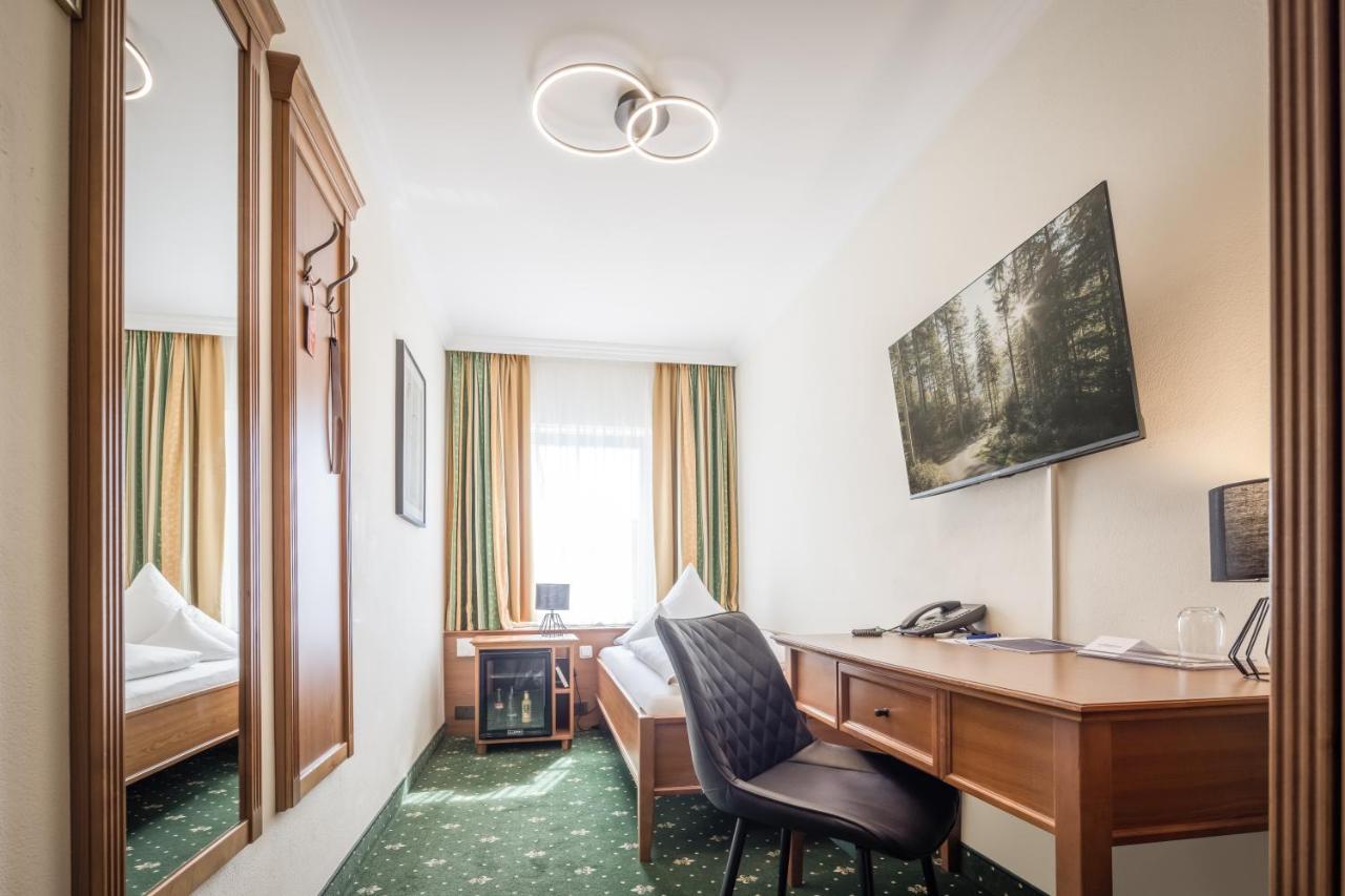 Hotel-Gasthof Hoettl Дегендорф Екстериор снимка