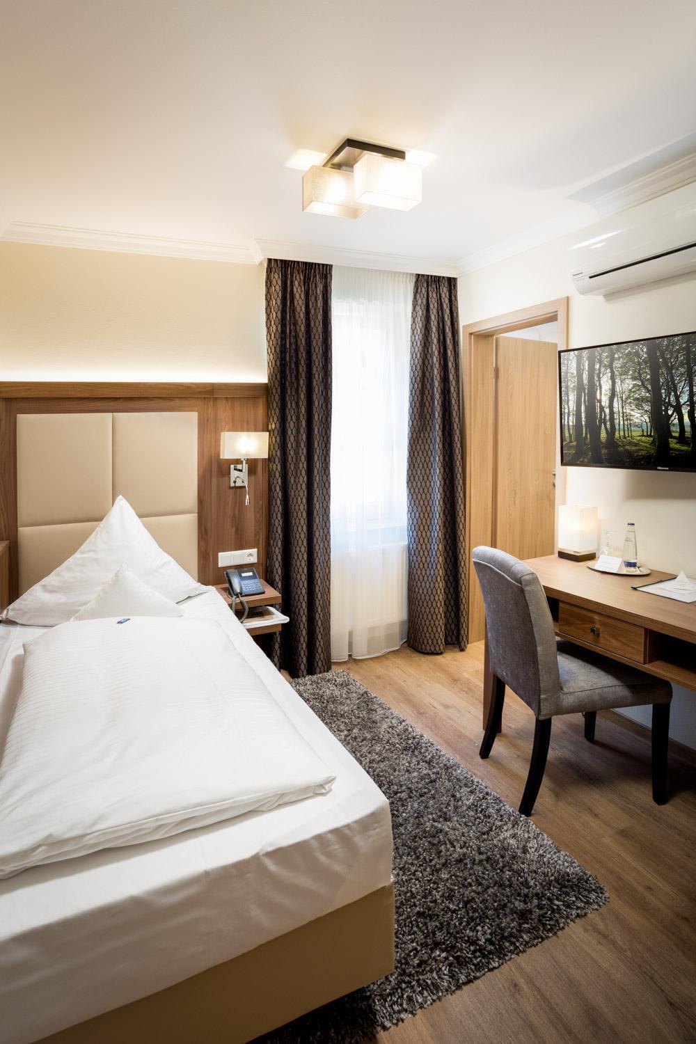Hotel-Gasthof Hoettl Дегендорф Екстериор снимка