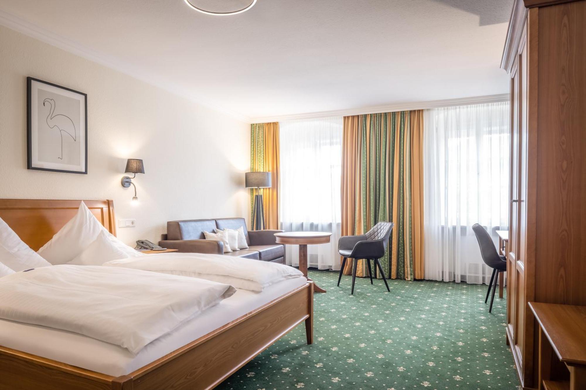 Hotel-Gasthof Hoettl Дегендорф Екстериор снимка