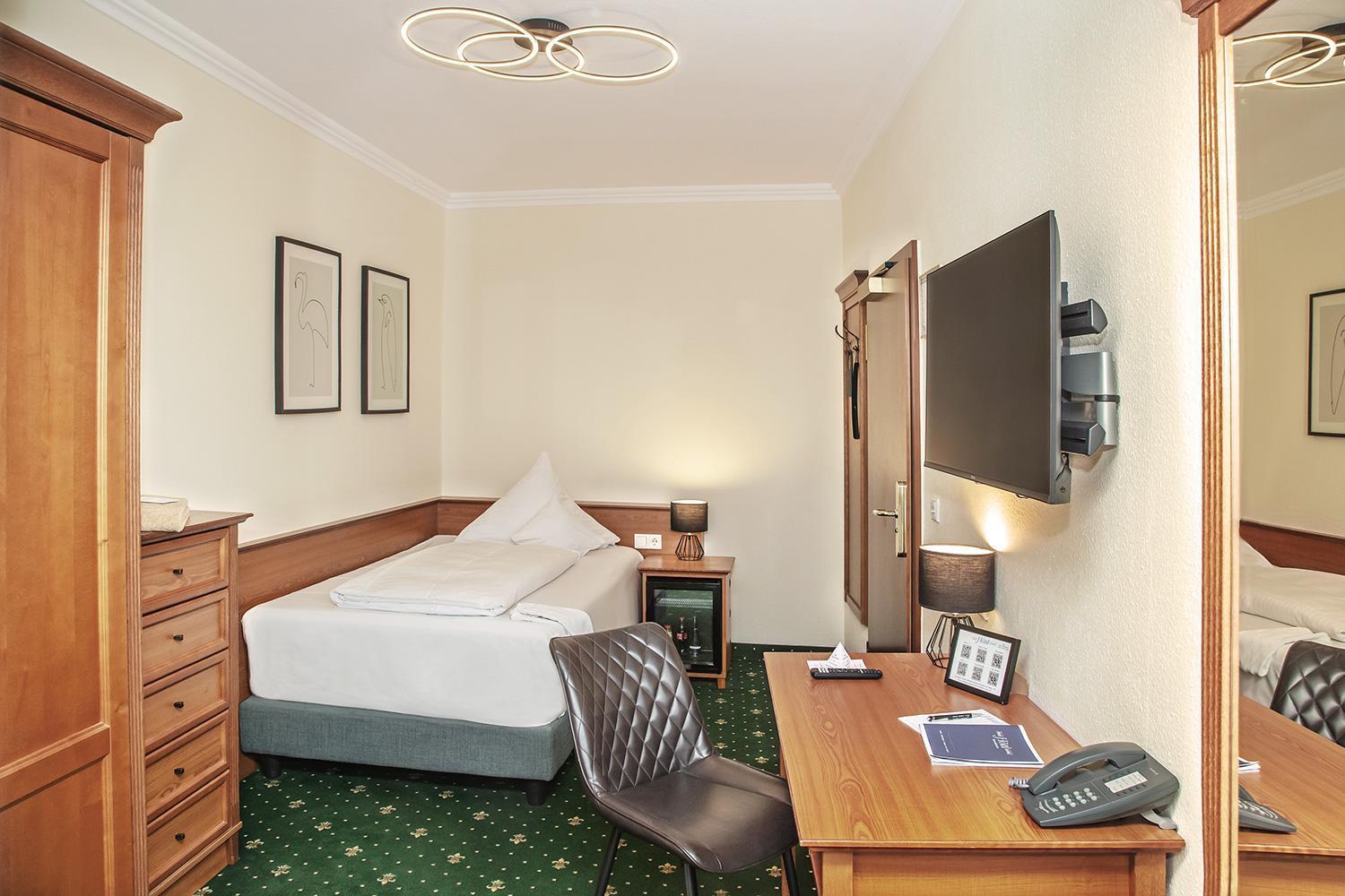 Hotel-Gasthof Hoettl Дегендорф Екстериор снимка