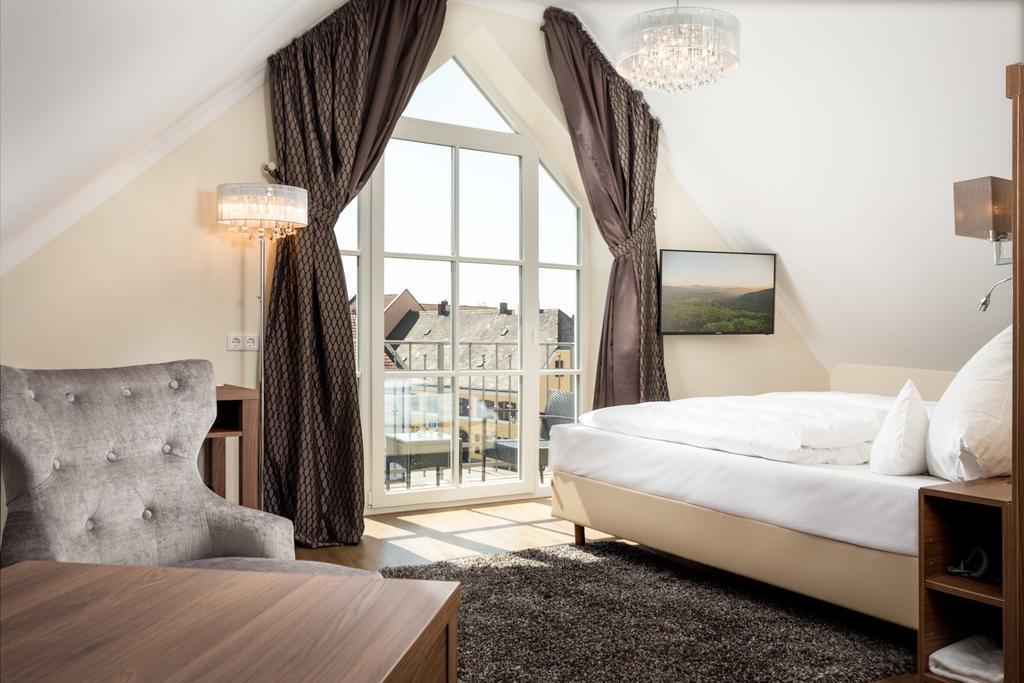 Hotel-Gasthof Hoettl Дегендорф Стая снимка