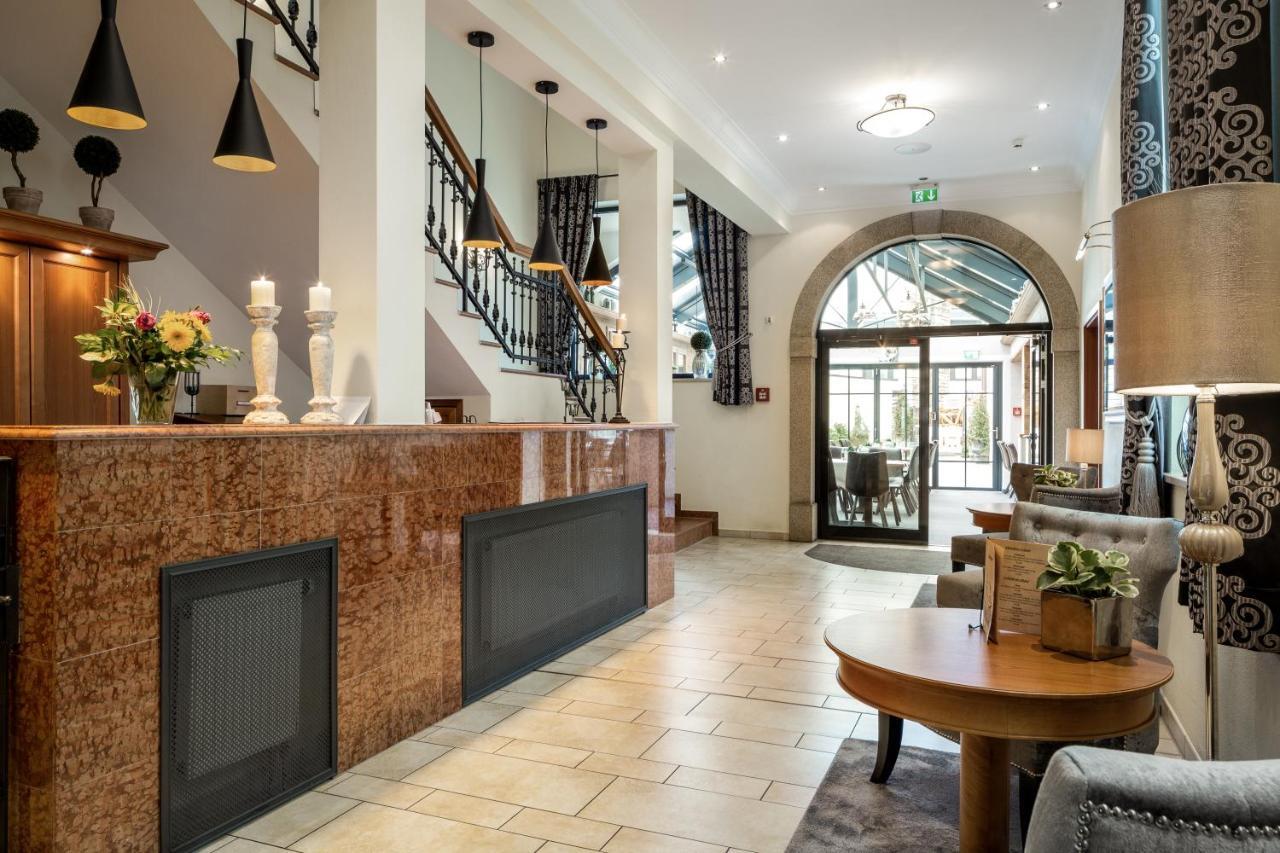 Hotel-Gasthof Hoettl Дегендорф Екстериор снимка